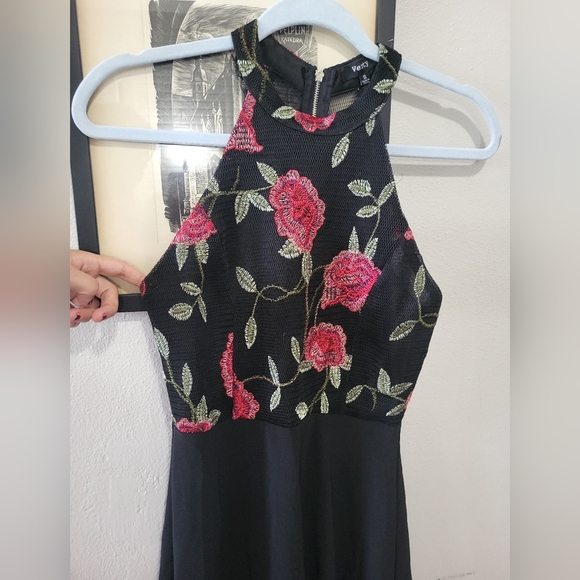 Embroidered Rose Mini Dress - Picture 5 of 9